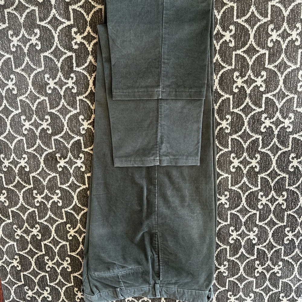 Lands End men’s corduroy pants in light green size 37Wx35L.